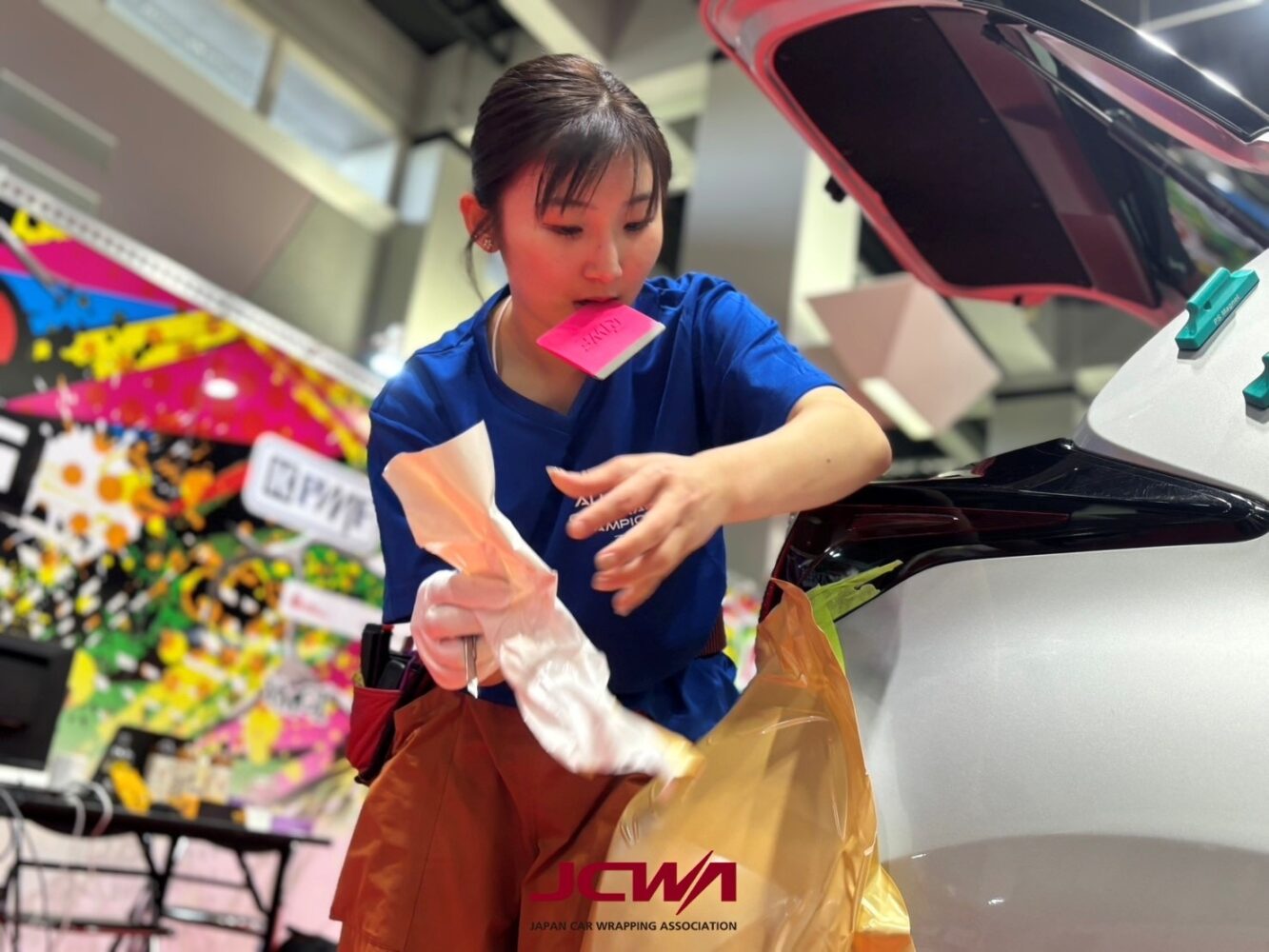 業界最年少ラッピングガール