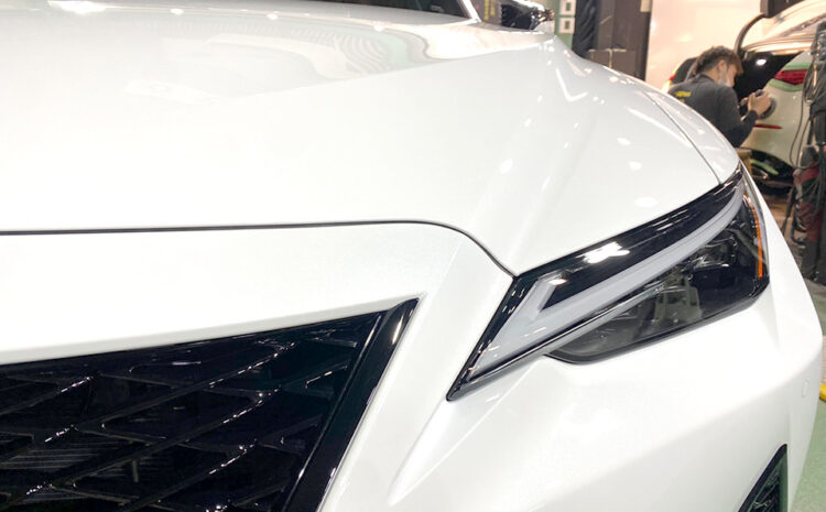 白い車の透明感が失われる理由｜淡色ボディに必須のコーティング・研磨・メンテナンス