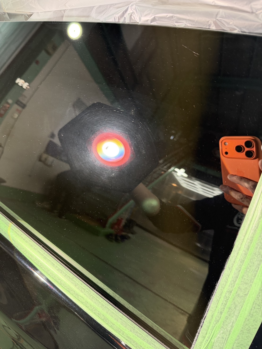 広島 ウロコ取り 施工前|黒い車のボディに残る水シミと洗車キズ