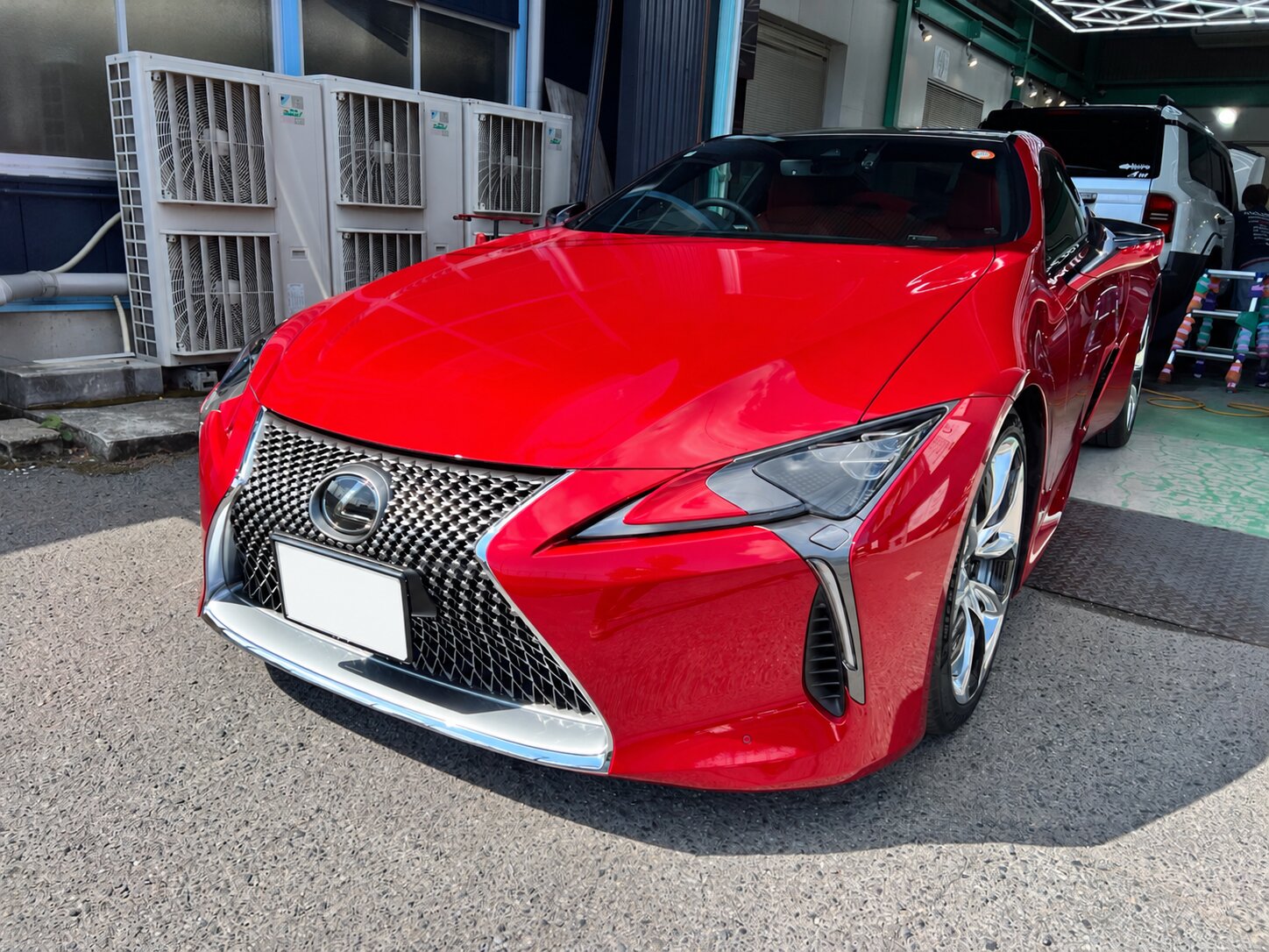 広島のXPEL認定施工店しゃかりきでPPFフルカバーを施工したLEXUS LC500フロントビュー