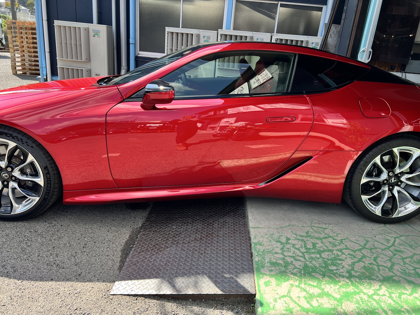 LEXUS LC500サイドビュー XPELプロテクションフィルムフルカバー施工 広島しゃかりき