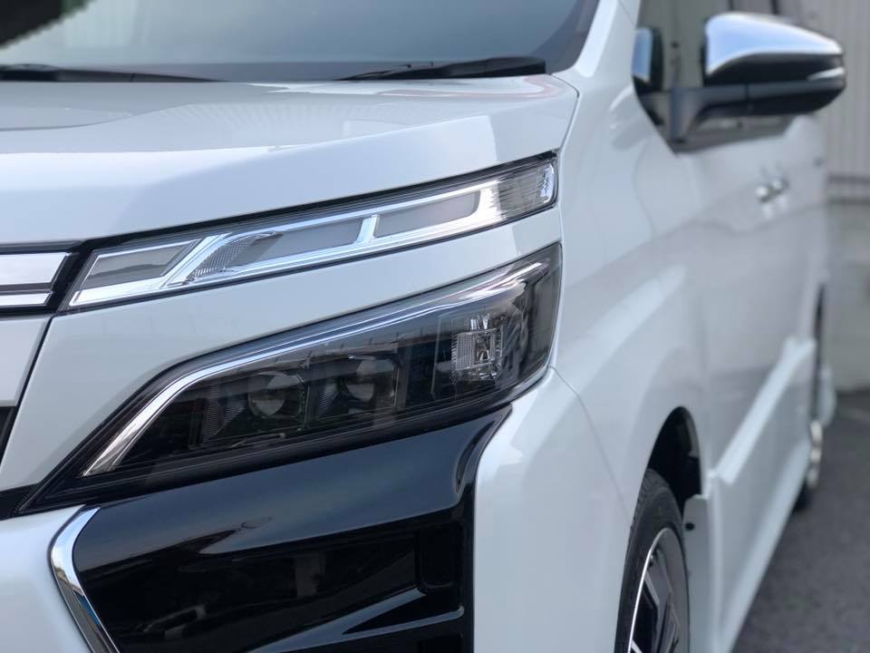 トヨタヴォクシーに艶の鎧グロスアーマーを施工