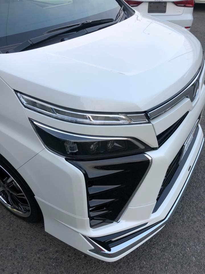 トヨタヴォクシーに艶の鎧グロスアーマーを施工