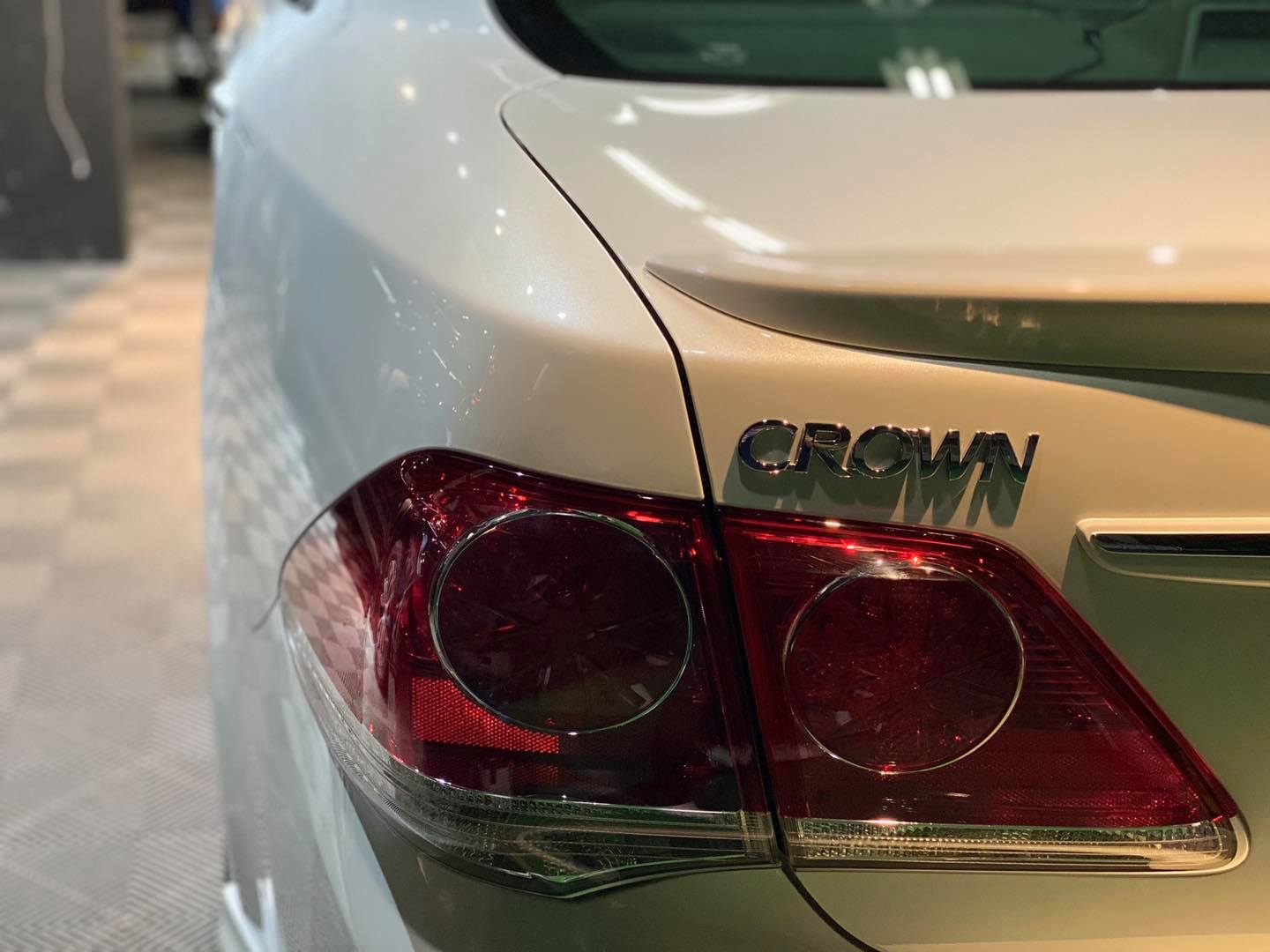 TOYOTA CROWN ATHLETEに艶の鎧グロスアーマーを施工