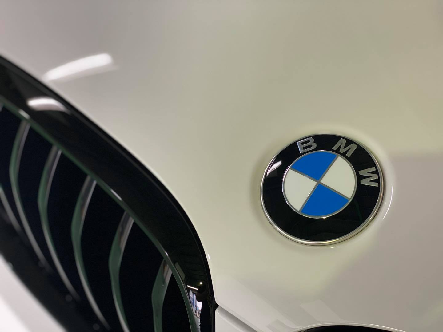 BMWにガラスコーティングなど施工